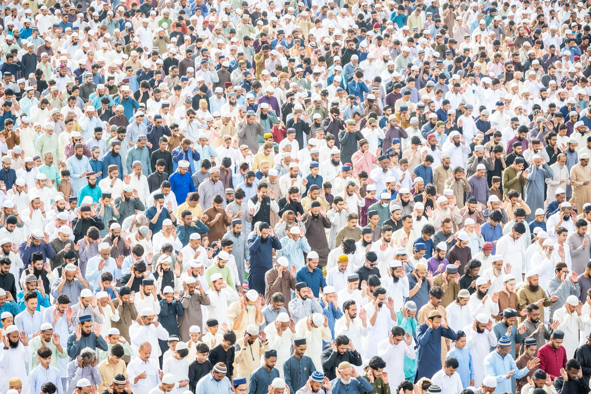 crowd of muslim men praying